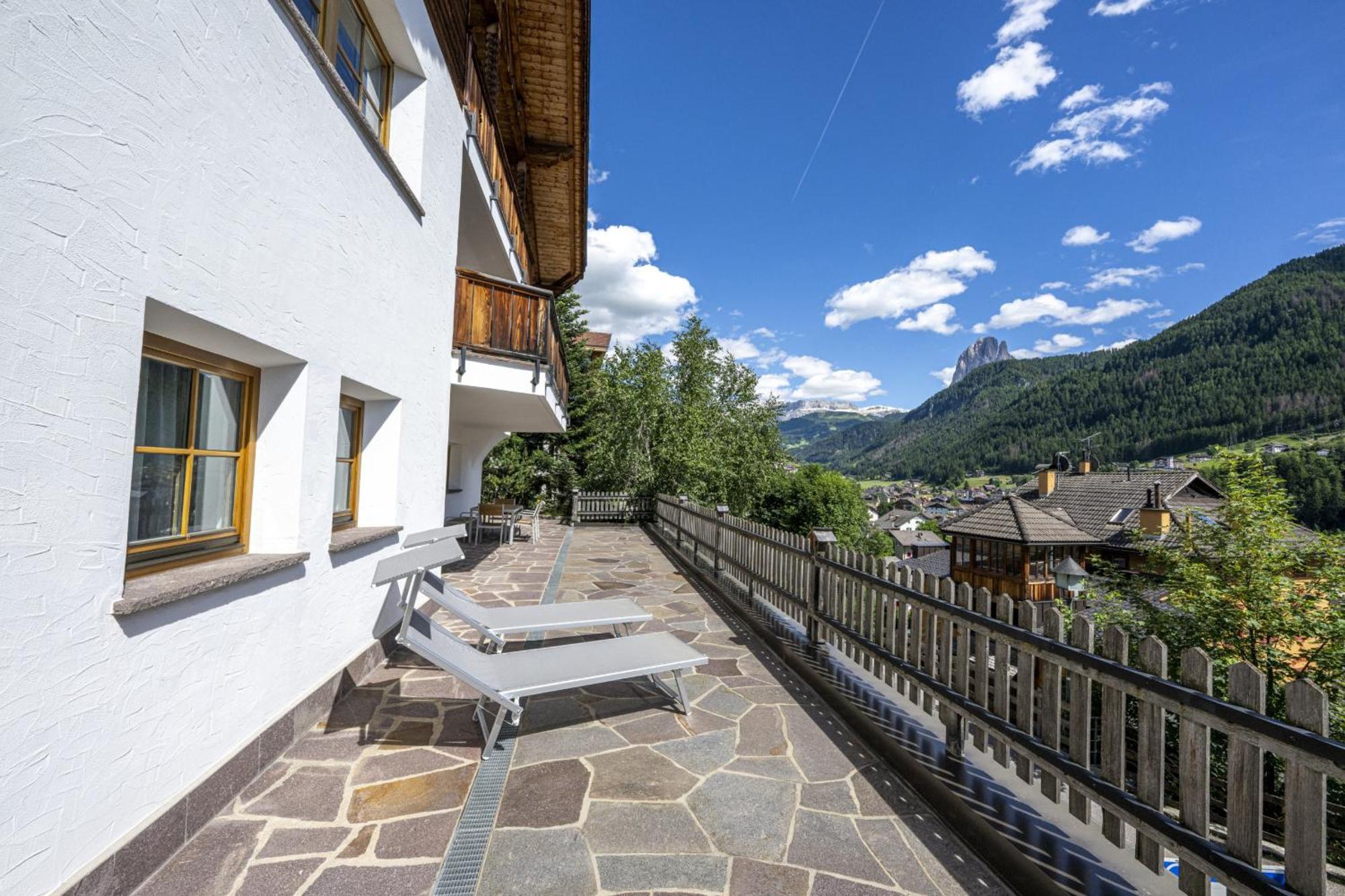 Panoramic Apartment 24 Ortisei Exteriör bild